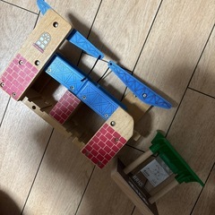 ブリオ木製レールとカーステーショー情景
