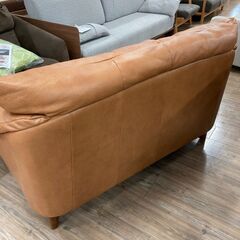 NATUZZI｜キャメル｜2人掛けソファーのご紹介ですの画像