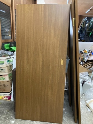 引き戸2枚あり。1枚売り可。売ります。