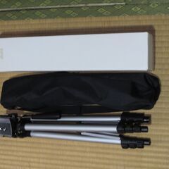新品未使用箱入り　カメラ、ビデオ用三脚　高さ約920mm　保管用...