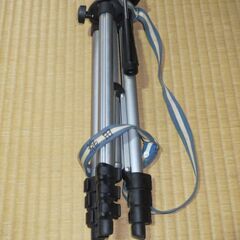 カメラ、ビデオ用三脚　高さ約1100mm　４段伸縮式　肩掛け用ベ...