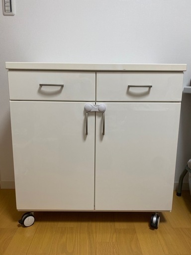 キャビネット　キッチンボード　収納