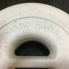 漬物用重石とプラスティック樽の画像