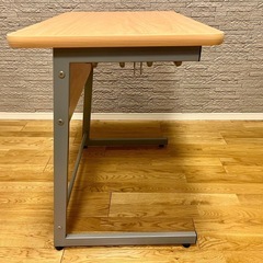 パソコンテーブル、テーブルの画像