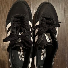 adidasスニーカー22.5cm-23cm