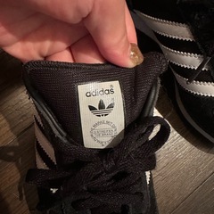 adidasスニーカー22.5cm-23cmの画像