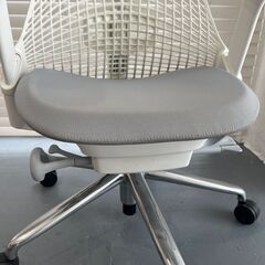 ハーマンミラー セイルチェア ホワイト アルミベース の画像