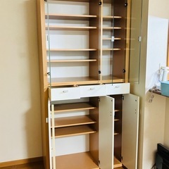 至急！本日限り！　大容量　食器棚の画像