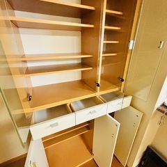 至急！本日限り！　大容量　食器棚の画像