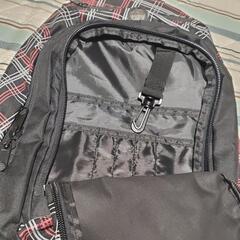 チェック柄｜リュックサック｜デイパック｜赤黒｜26L の画像
