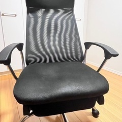 チェア、フットレストでリクライニング可能の画像