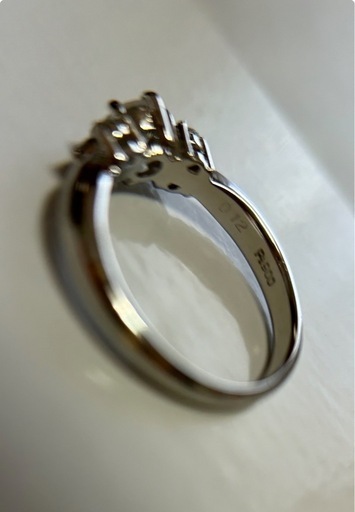 極美品！高品質 プラチナ Pt900 天然ダイヤモンドリング VS1 Iカラー 合計0.556ct 5g 鑑定書付き　ヴィンテージ 指輪 立爪 婚約指輪