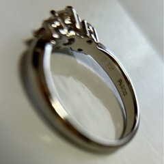 極美品！高品質 プラチナ Pt900 天然ダイヤモンドリング VS1 Iカラー 合計0.556ct 5g 鑑定書付き　ヴィンテージ 指輪 立爪 婚約指輪の画像