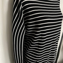 COS ボーダーニットの画像