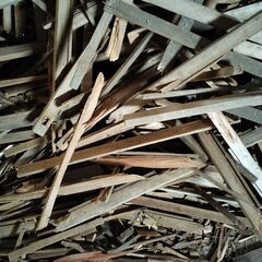 大量にあります　薪 、焚き火 、ストーブに　釘付き木材　の画像