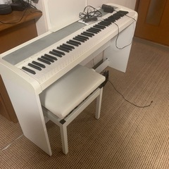 KORG白の電子ピアノ　椅子付き！