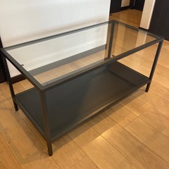 ガラス製テーブル