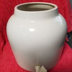 ウォーターサーバー　無地　陶器製　常温　給水器の画像