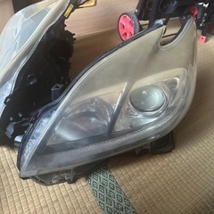 30プリウス後期ヘッドライト部品取り
