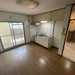 緑豊かな立地！バストイレ別！4DKです！スーパー徒歩3分！駅まで車で10分！駐車場付き！保証人不要！都市ガス！外国人の方、歓迎！ - 船橋市