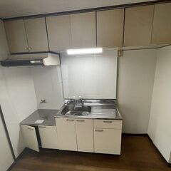 緑豊かな立地！バストイレ別！4DKです！スーパー徒歩3分！駅まで車で10分！駐車場付き！保証人不要！都市ガス！外国人の方、歓迎！ - 不動産