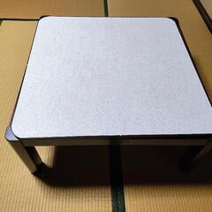 正方形のコタツ