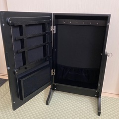 収納付き鏡の画像