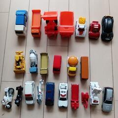 トミカ　緊急車両９台　工事車両３台　働く車3台　マクドの景品７台
