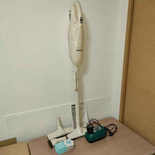 マキタクリーナー　専用充電器、紙パック14枚セット