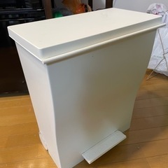 ゴミ箱　39L ペダル　キャスター付き