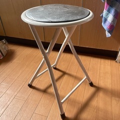 折りたたみ椅子　　イス