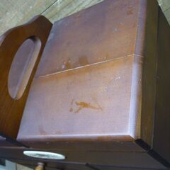 中古 USED おばあちゃんの裁縫箱 W幅33cm×H高32.5cm×D奥21.0㎝ 中の針や糸はそのままに ２か所壊れていますが、工夫次第でまだまだ使えますの画像