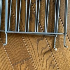 押入れハンガーシェルフ 棚付き（状態：サビ、凹みあり）の画像