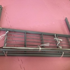 押入れハンガーシェルフ 棚付き（状態：サビ、凹みあり）の画像