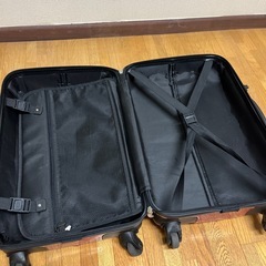 機内持ち込み可能サイズ　スーツケース　赤　の画像