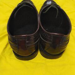 ウイングチップ革靴の画像