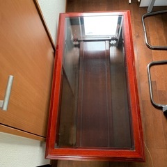 ガラステーブルの画像