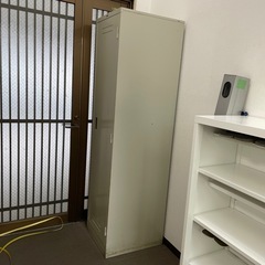 【受付終了】ロッカー　掃除用具入れ　
