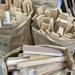 薪　キャンプ・ストーブなどに　木工屋から出る　薪　カット加工済み　引き取りのみ　レジャー　夏休み　バーベキューのお供に6.8.30の画像