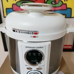 LIVCETRA 電気圧力鍋 LPC-T1201W 　ホワイト　コイズミlpc t1201　ホワイト　コイズミ電気圧力鍋開封はしましたが未使用になります。今年４月に購入して使わず保管していました。炊飯器としても使え料理のバリエーションも増えます。付属品は購入時の時のものが全て付属します。よろしくお願いいたします。の画像
