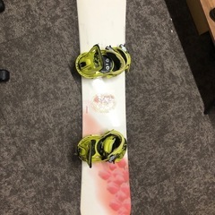 NAKEDのレディーススノーボード板