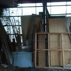 【取引成立】●無料● ベニヤ板 木の板 細長い木棒 沢山 あるだ...