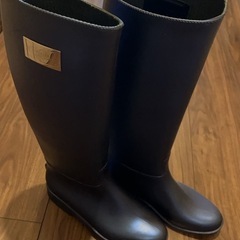アルマーニコレッツィオーニのレインブーツ