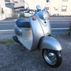 YAMAHA 2st VINOビーノ シルバー セル始動　メーターオーバーし速く好調 　プラグ　フィルターシート他等 お金かけ多数交換 納車整備点検済み 登録後すぐ乗り出せます。直接引き渡し　配送手配も可　SA10J　５AU　４JP　原付の画像