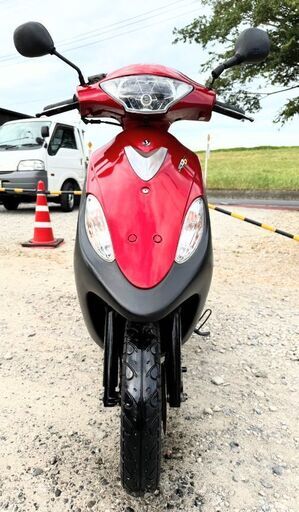 優れたエンジン。SYM DD50。非常に速いバイク。バッテリーは新品です。2 ストローク エンジン オイル タンクは 2 ストローク エンジン オイルで満タンです。キャブレターのオーバーホールが完了しました。フロント ディスク ブレーキ付き。サイド スタンド付き。 ◆安い価格で安心して乗れる良いバイクを提供しています。