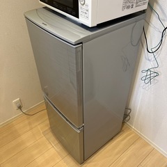 美品シャープ 137L 2ドア冷蔵庫（シルバー系）SHARP SJ-D14A-S