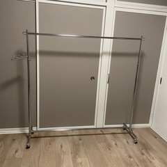 衣装ラックの画像