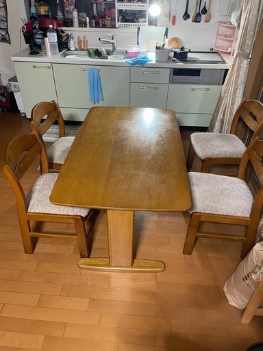 今だけ値下げ！4人用椅子つき　　テーブル