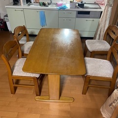 今だけ値下げ！4人用椅子つき　　テーブル