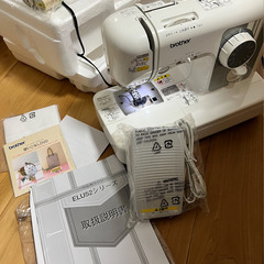 ほぼ新品ーコンパクト、電子ミシン　Brother ブラザーミシン